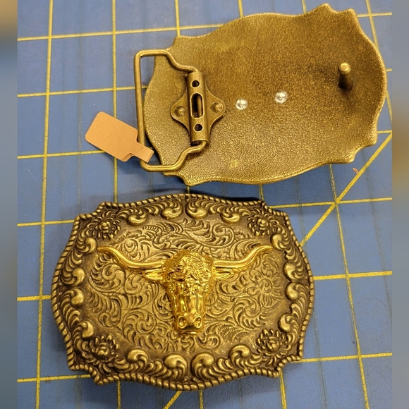 Western Buckle Unisex Brand New Gold Long Horn - Picture 1 of 2
